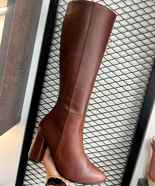 Botas largas Angelik color café para mujer