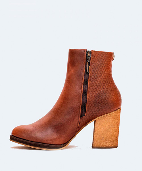 Botin Alien Hampton color coñac para mujer