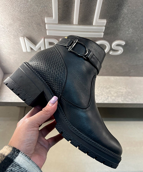 Botin Joselin color negro para mujer