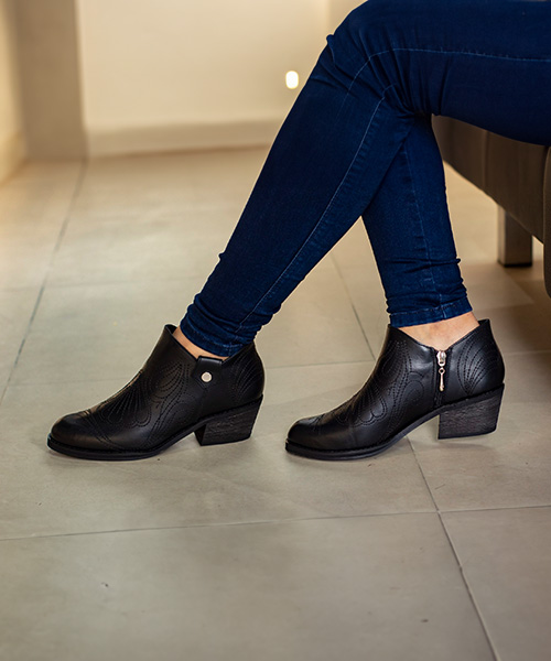 Botin Loretta color negro para mujer