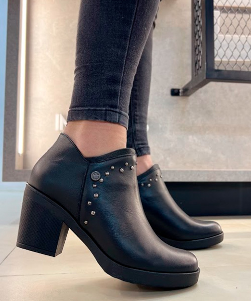 Botin Rouse 5 1/2  color negro para mujer