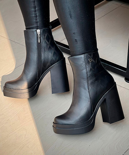 Botin Solay color negro para mujer